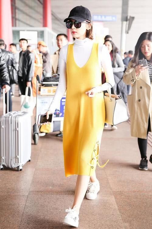  『感爆』今年流行“1＋1叠穿”，时尚感爆表，春季这样搭不怕“闹衣荒”