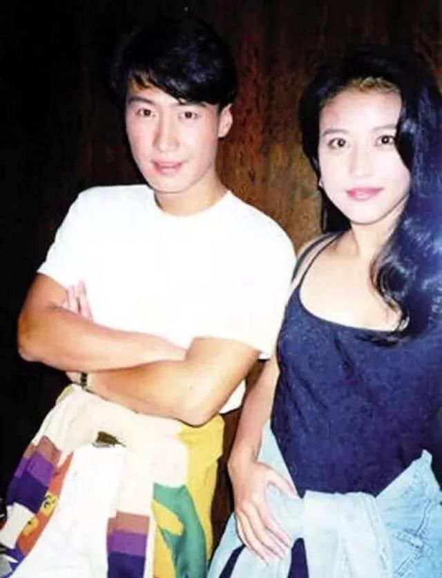 离婚后的吕良伟还有过两段婚姻,一段是与邝美云,不过婚姻持续不到