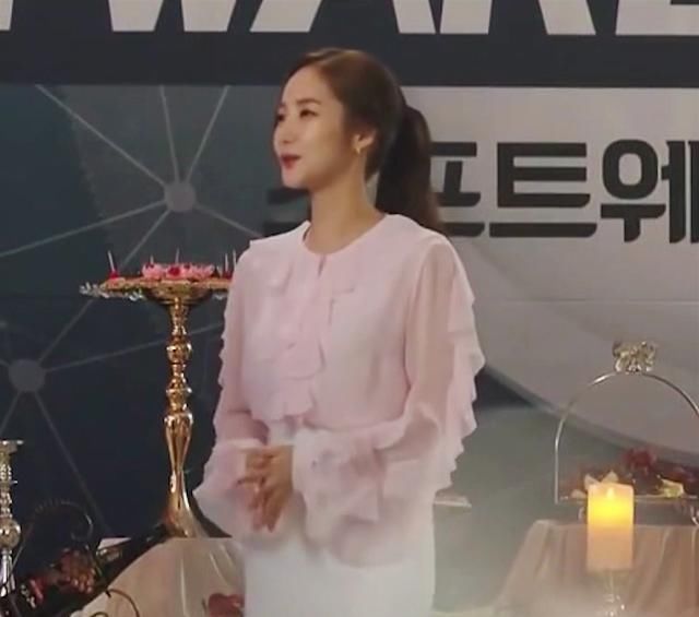  [舒适]衣品不差的小仙女,春日穿搭都会这样穿,温柔舒适又显气质
