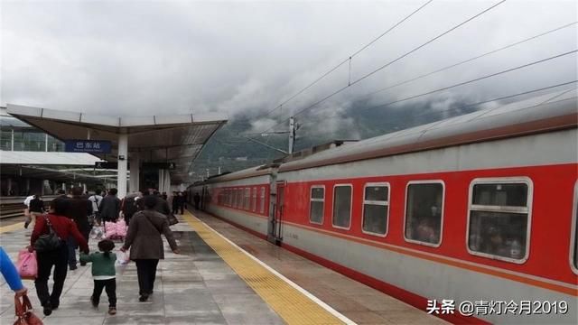 我国最奇葩的火车站：建在荒郊野岭，当地人：建了和没建一样