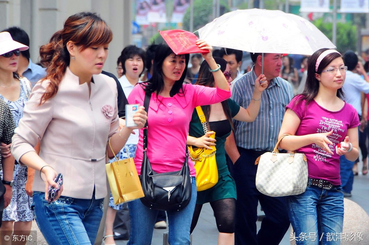 盛夏美女们都这样穿戴的