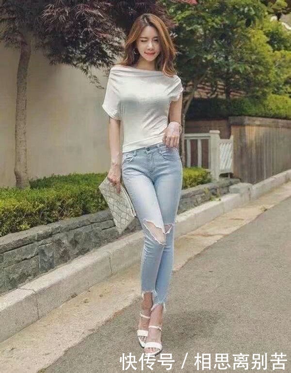 街拍：高挑乖巧可人的美女，清新脱俗又不失性感！