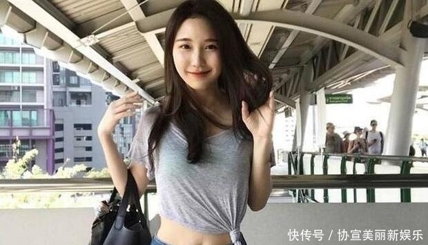 「美女」青春气息的牛仔裤美女, 秀出完美大长腿, 显得很有活力!