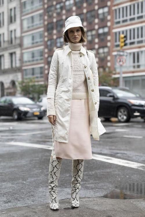  搭配@时尚单品渔夫帽，戴上它不仅能遮阳，还能给造型时尚感加分