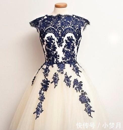 异性:心理学: 参加聚会你会选哪件礼服? 测你对异性有多大的魅力