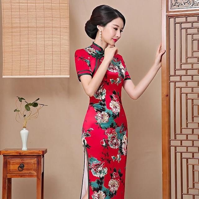 经典不过时，立领印花修身旗袍，奢华又高端！