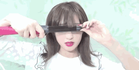 Produce48的C位少女宫胁咲良，她的神秘“铁刘海”真不是粘了胶水