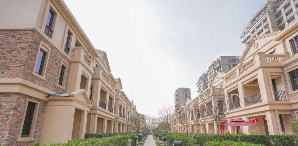 临湖185㎡叠排+滨江造+不限购,够心水吧?