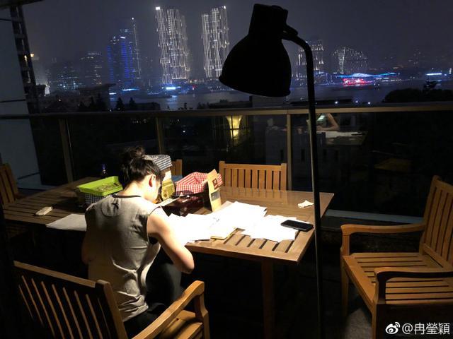 冉莹颖穿了十个小时的高跟鞋，脱下鞋后双脚触目惊心！