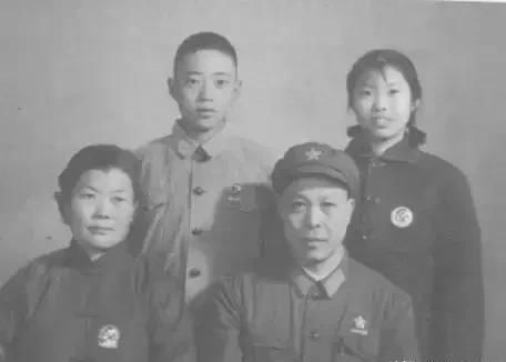 开国将军到农民家吃饭，看到桌上这样的菜，立马掉头走人