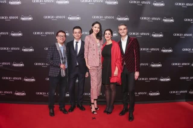 182cm张梓琳的腿，是女孩的梦想，一双平底鞋就敢去巴黎看秀