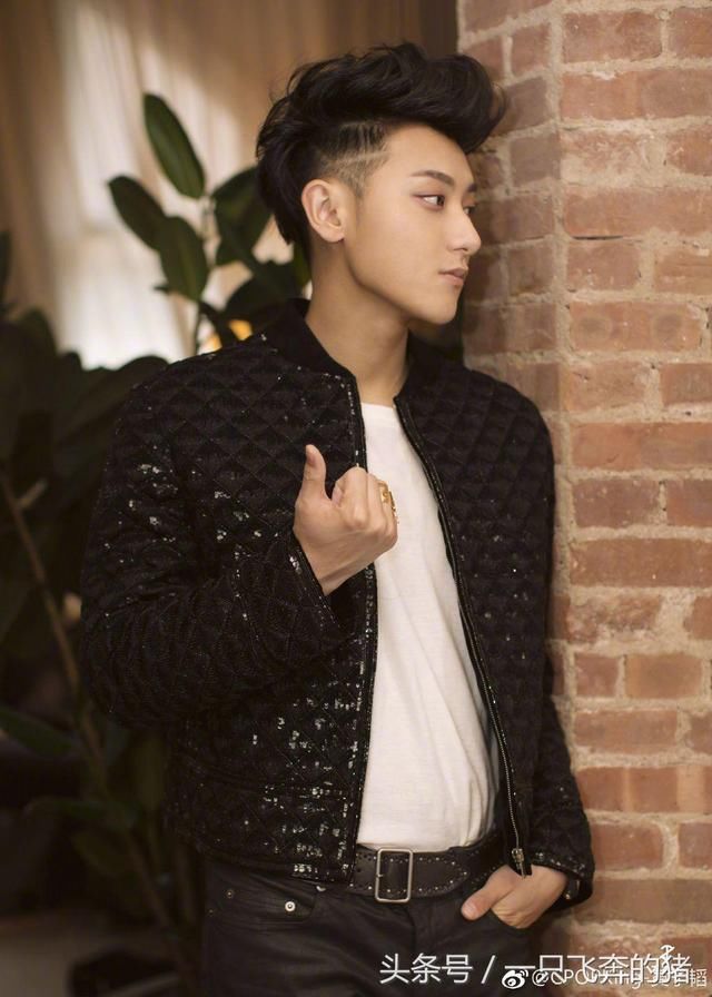 黄子韬发文宣布告别娱乐圈，黄爸一句话透露真相，网友：等你回来