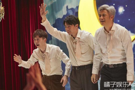 胡歌微博晒自拍被粉丝质疑 07快男合体引发回忆杀