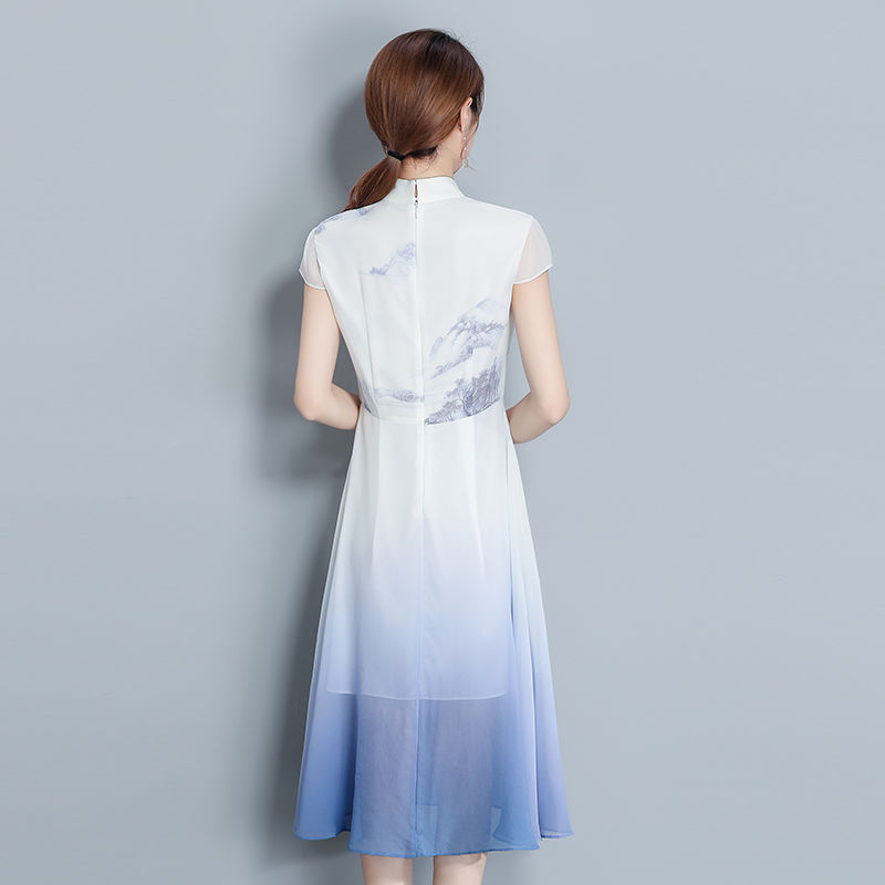 让60后女人情有独钟的旗袍裙，又出新款了，高贵还显气质