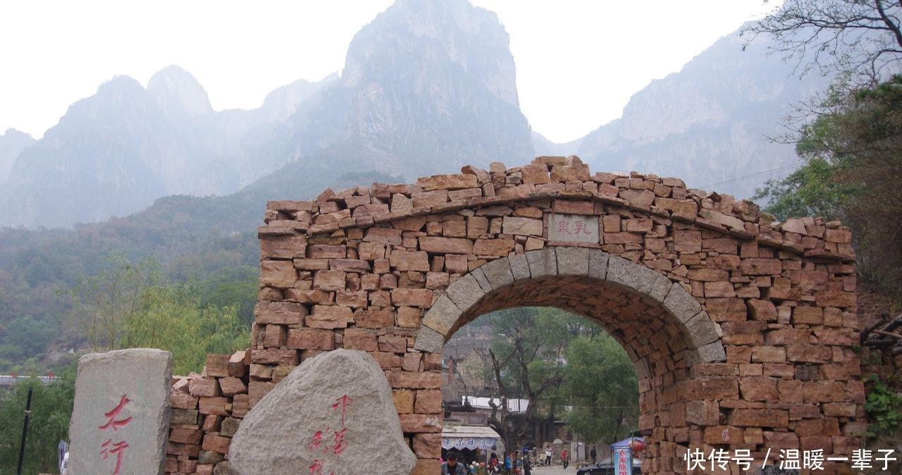 中国一个与世隔绝的村落, 住在1000多米高的山上, 村民进出用“天