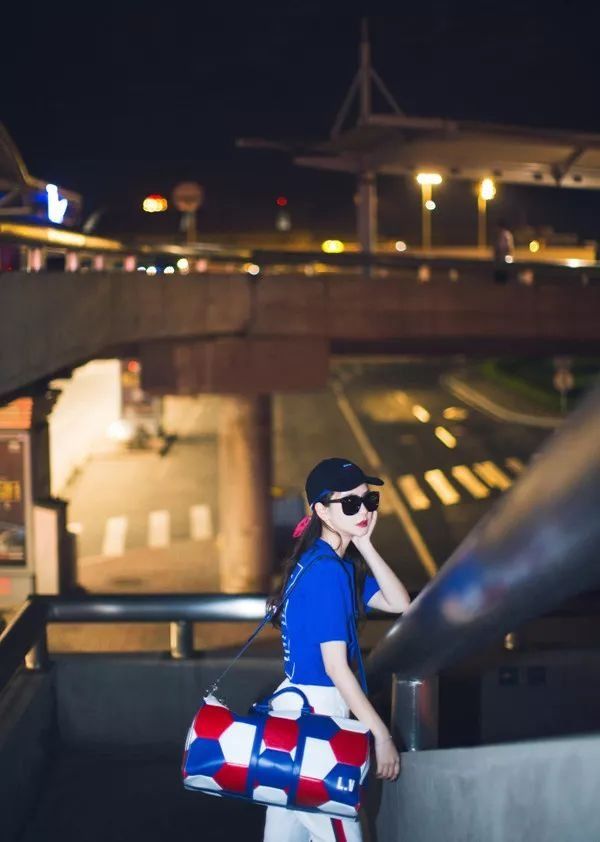 你的穿搭过时啦!跟戚薇、屈楚萧学最潮穿法，分分钟朋友圈点赞过