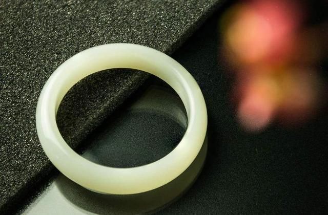 心理测试：四个手镯，选一个你喜欢的，测你会在几岁达到颜值巅峰