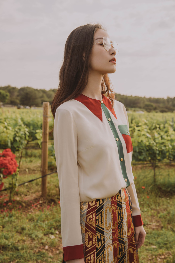 当88年的倪妮撞衫94年的郑秀晶，你更爱哪一款？