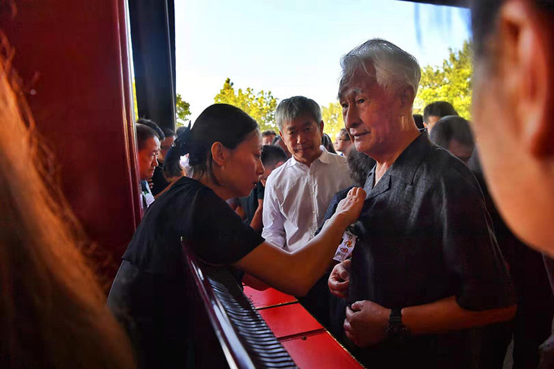 酿酒行业泰斗秦含章追悼会在八宝山举行 |组图