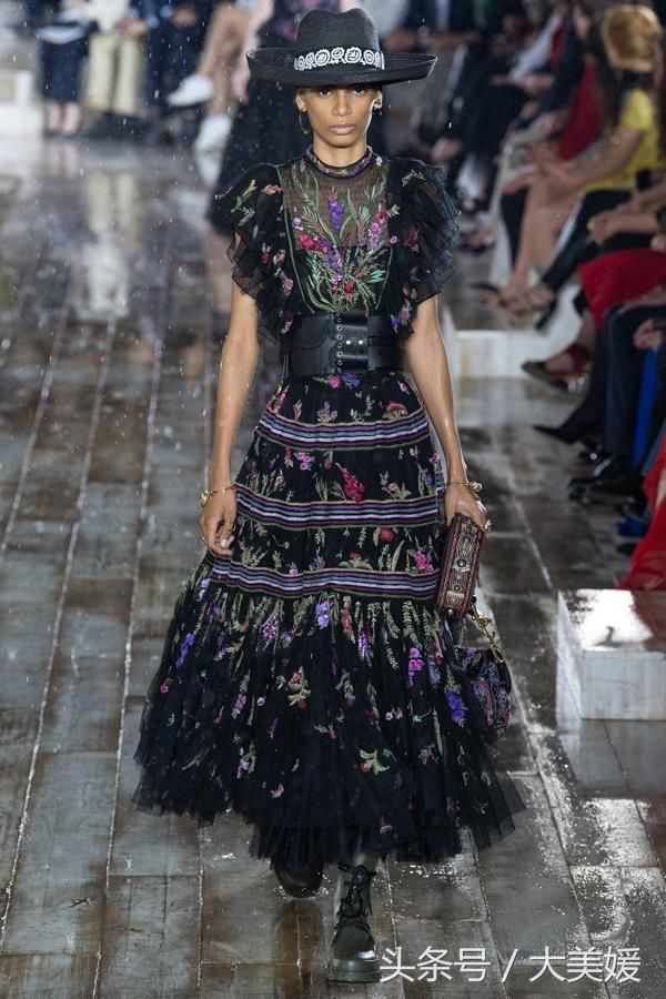 大美媛服饰迪奥2019早春度假系列时装秀