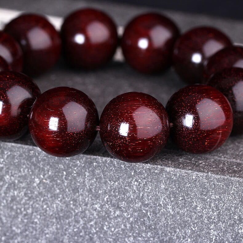 越来越多人不戴手表了!现流行戴“佛系手串”，高贵典雅有气质