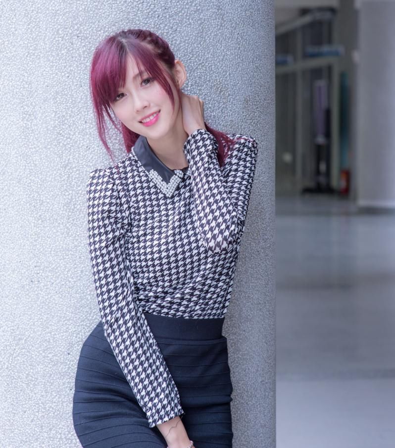 街拍 清秀长靴美女,超短裙更漂亮!