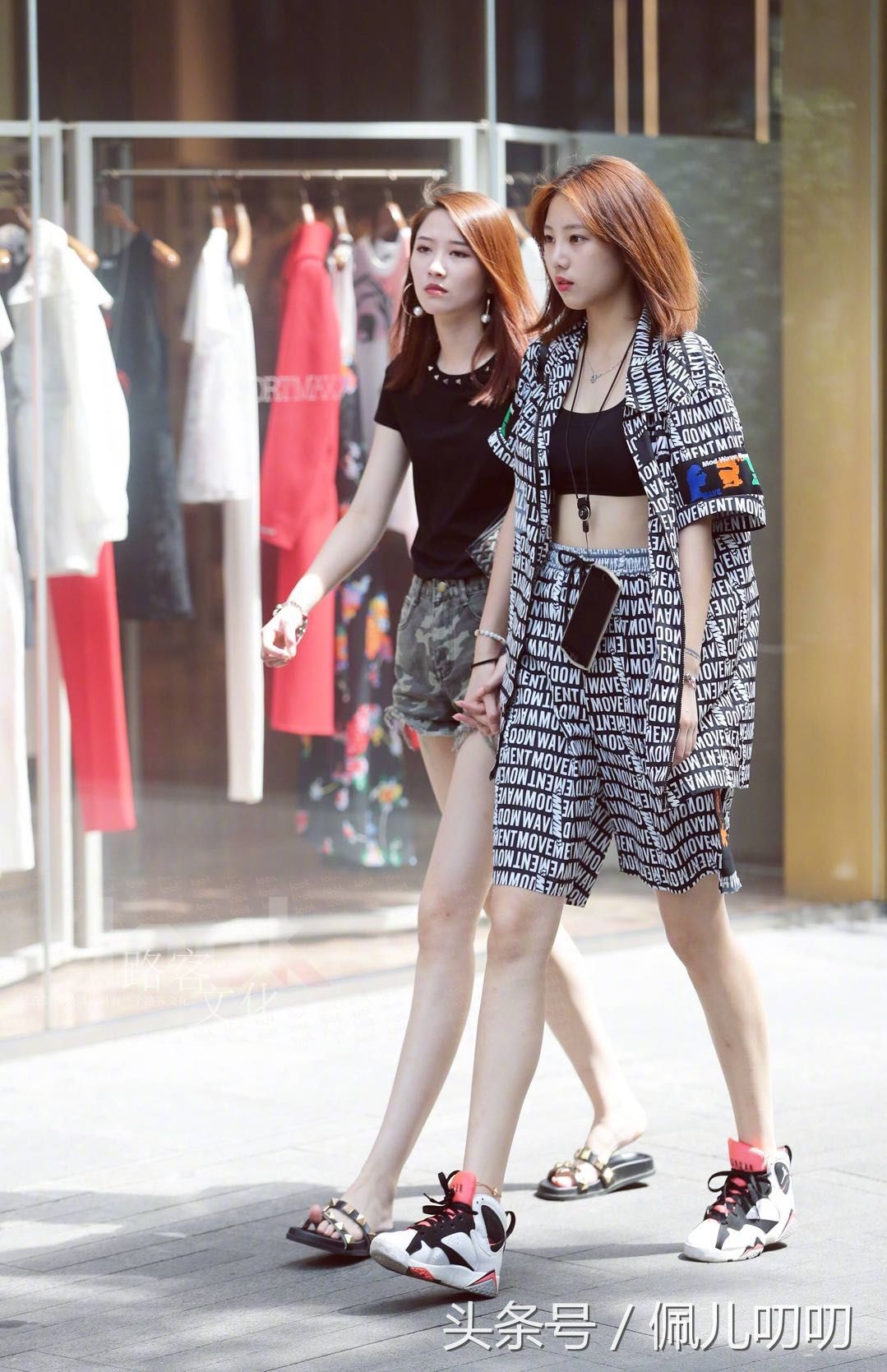 姐妹团出街拒绝同款,街拍告诉你怎样穿出“默契感”!