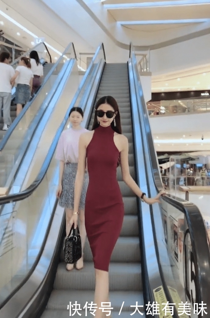 『 美女』展现性感酷雅气质，唯美大气，戴墨镜的美女搭红色连衣裙