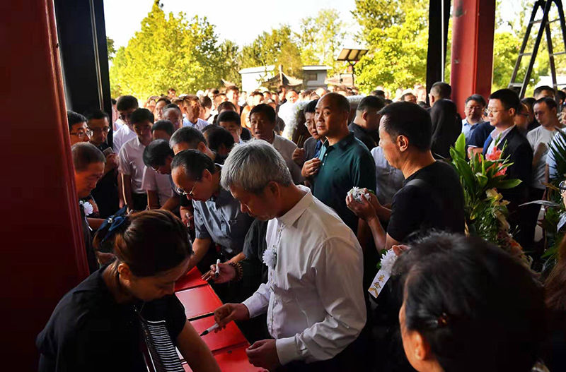 酿酒行业泰斗秦含章追悼会在八宝山举行 |组图