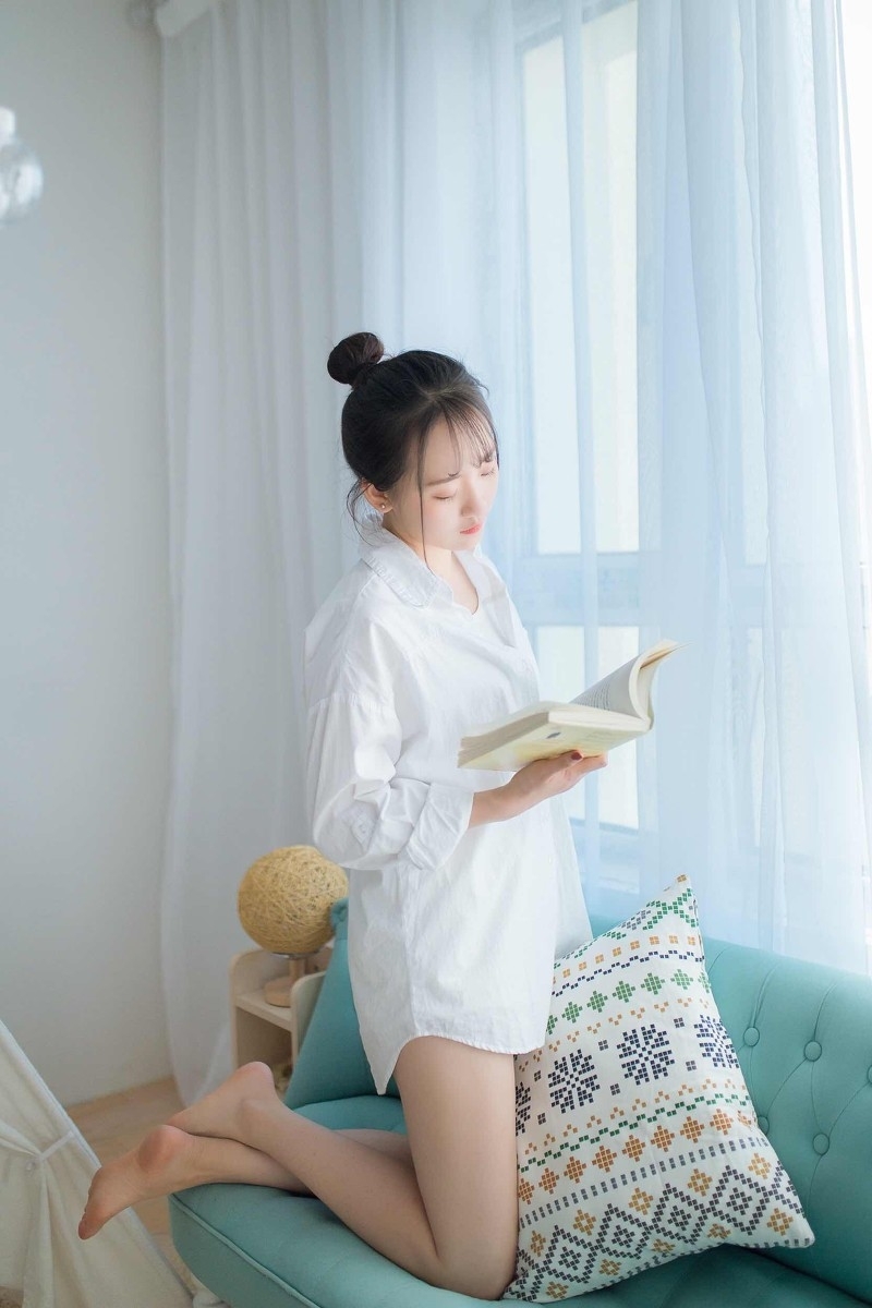 日系白嫩甜美少女香肩美腿小清新写真：我希望爱情可以长长久久