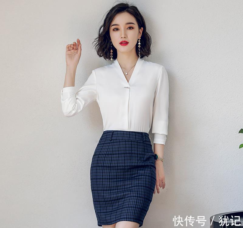 【艾尚臣职业】街拍,才发现人都穿这衬衫,迷人又洋气,妥妥少女感又不失女人味
