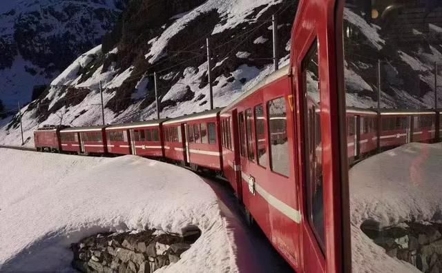 阿尔卑斯冰原列车，踏上瑞士最美风景之旅