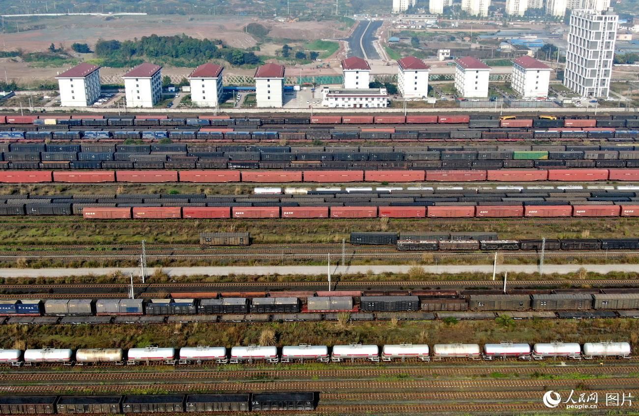  铁路线路：中欧班列的护航者