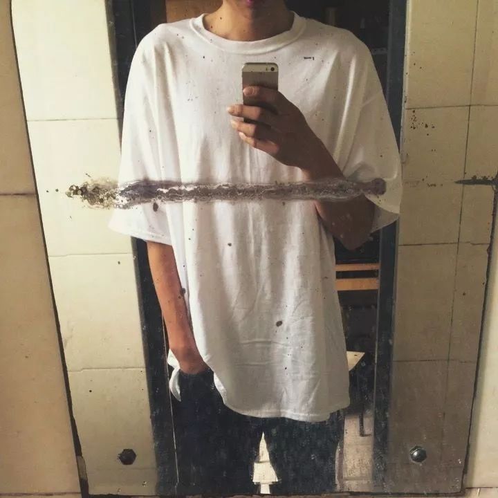 简单到极致的魔力!穿上就脱不下来的白T恤。