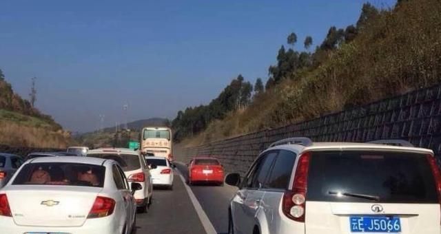  高速|提醒：这样上高速，扣12分罚5000，别再傻傻不知道！