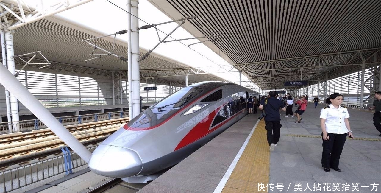 我国未来的超级高铁：到站不停车乘客就能上下车，太震撼了！
