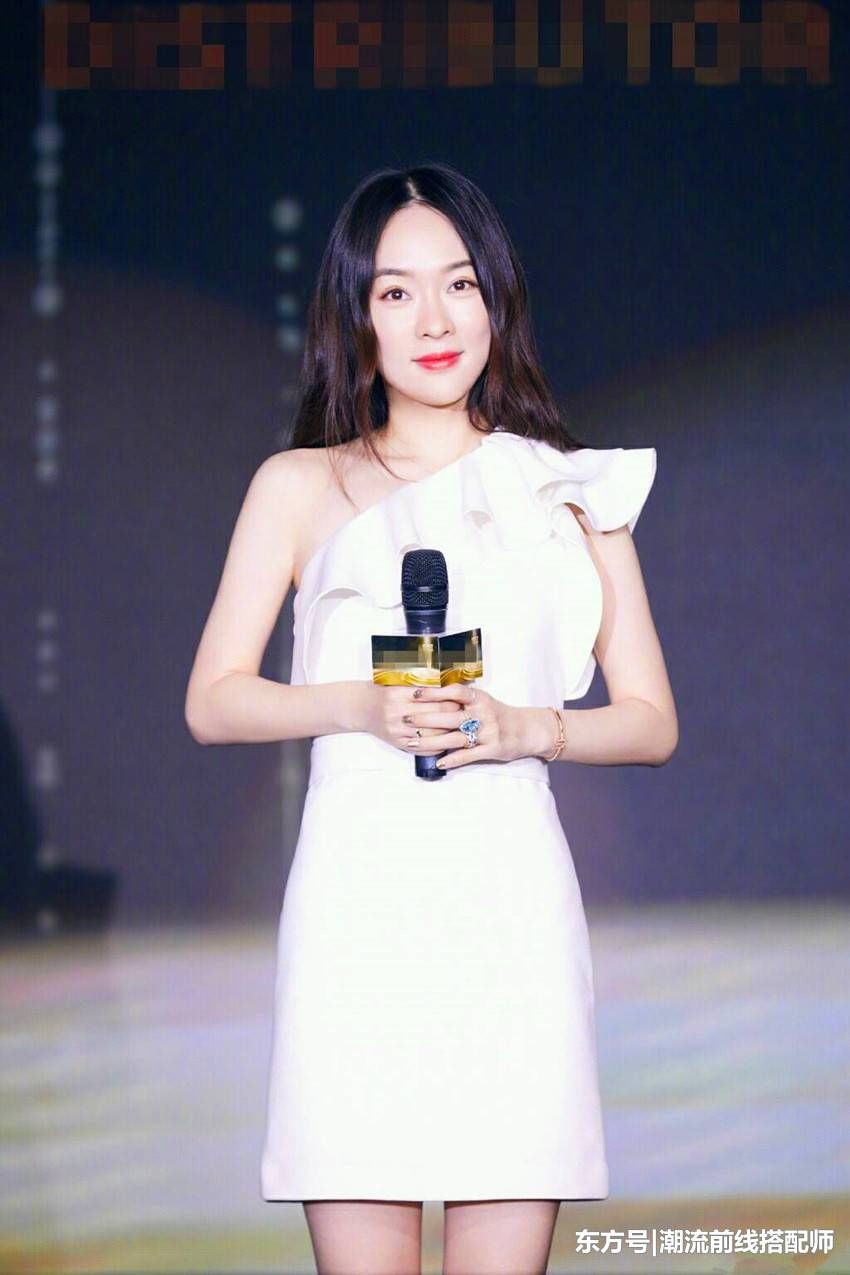 当霍思燕和高圆圆同穿半露肩白裙，网友:见识了少女和女神的差距