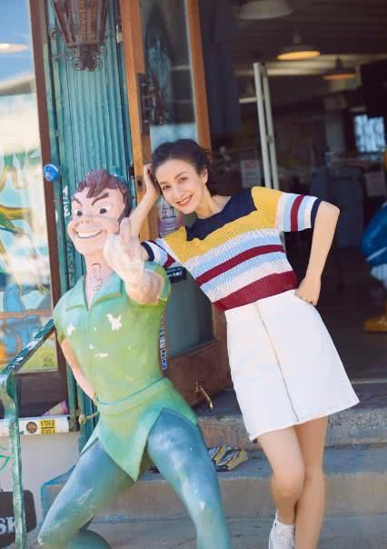 赵丽颖和热巴穿鱼尾裙美丽大气，但却都不及“小短腿”的吴昕惊艳