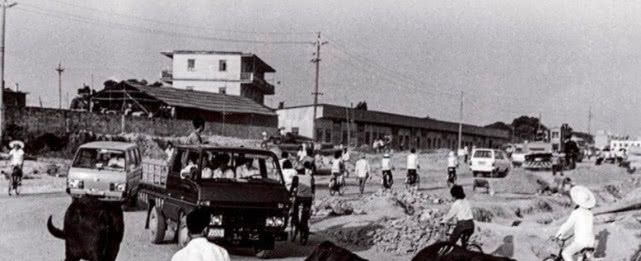 80年代老照片：图5是30多年前供销社，图6深圳还是一个农村