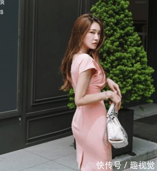 辣妈:时尚优雅,绽放出辣妈独特风范!,30岁辣妈浅色连衣裙