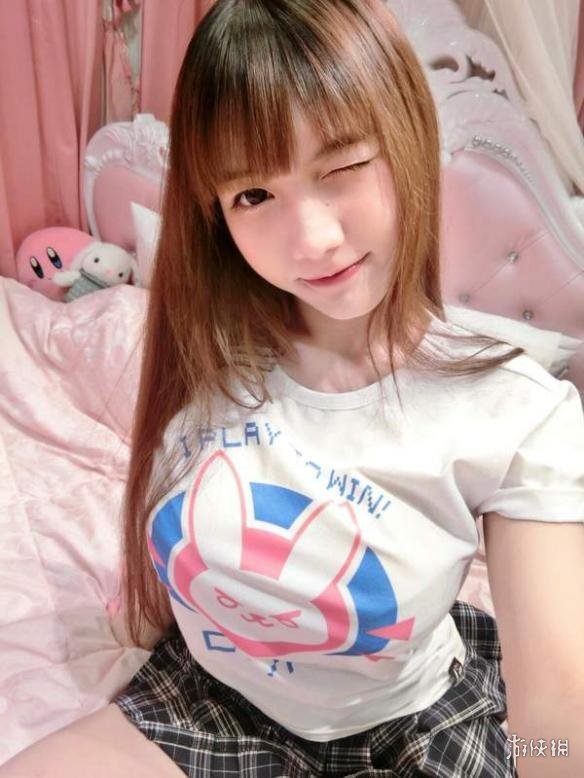 泰国网红＂棒糖妹＂最新福利美照 大胸肌要包不住了！