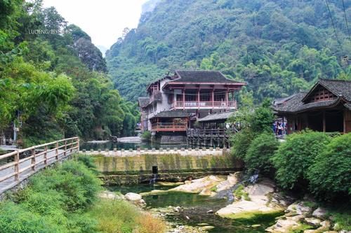 「苗族」中国保存最完好的苗寨,藏在峡谷仙境之中,是湘西最美的风景