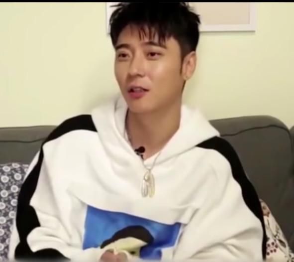 张丹峰忍受不了“出轨”谣言，本该义愤填膺的辟谣却被喂了狗粮