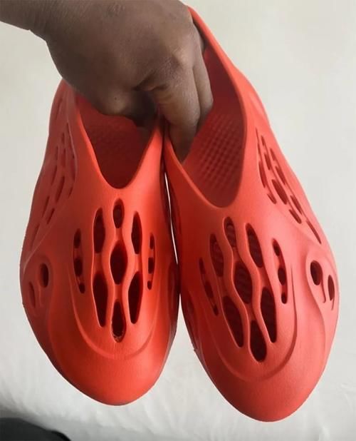  『Crocs』号称Yeezy Crocs于今夏发售，是潮到飞or丑到爆？