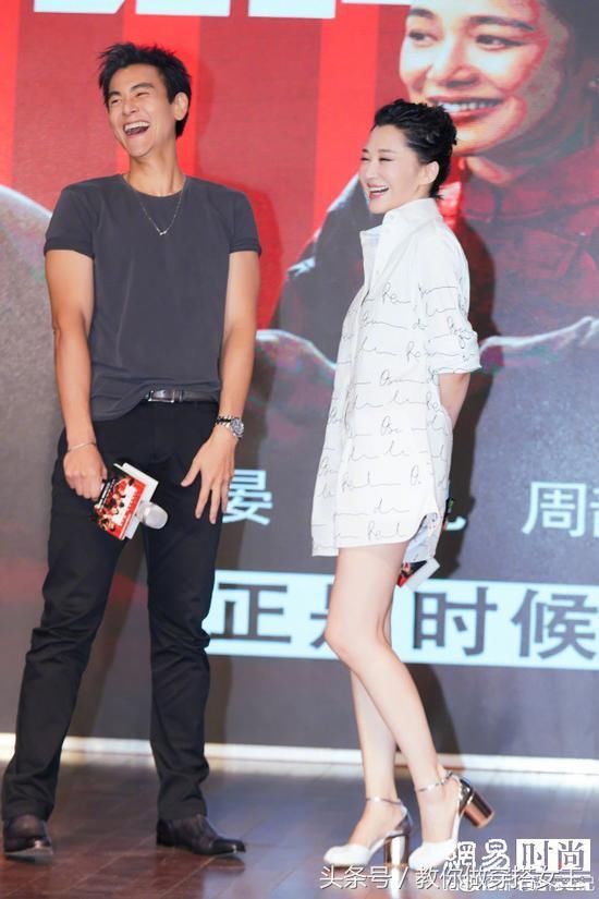 许晴年近50依旧风情万种 穿搭也是很有一套