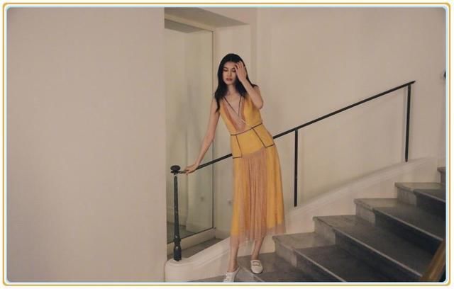 杨幂太强悍了！穿黄色蕾丝裙连撞何穗、古力娜扎，网友：赢在气质