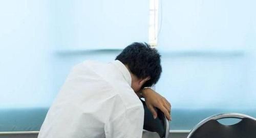  『尿毒症』29岁男子，不痛不痒，查出尿毒症，排尿有5个变化，不能再拖