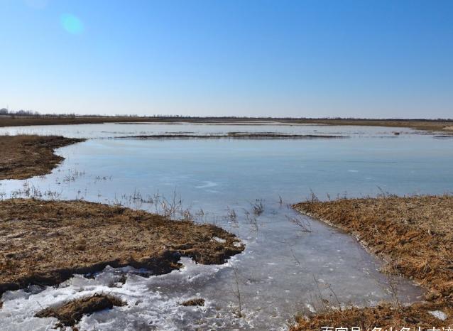 我国挖出亚洲最大的沙漠水库，蓄水量相当于10个西湖，却饱受争议