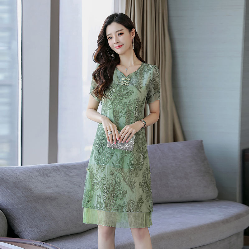 新出一种裙:真丝裙,贵气排场显端庄,虽然小贵,一穿美爆也值了