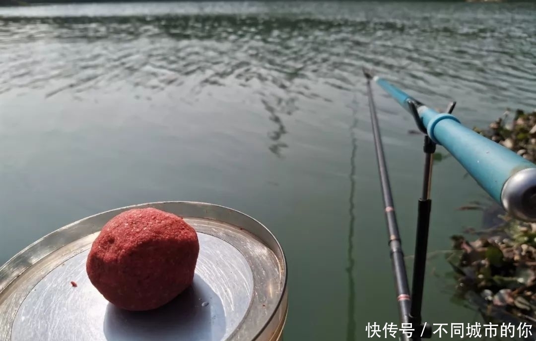 地方肯定:野河鱼少,更不要扎堆垂钓,找个安静角落才有可能上鱼!